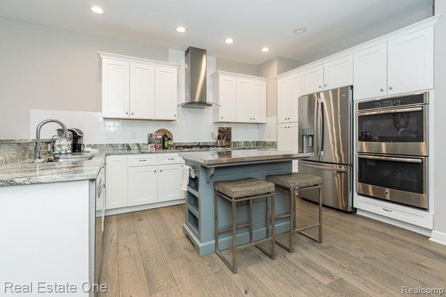 4165 Oak Arbor Court 19, Oakland Charter Township, MI 48306