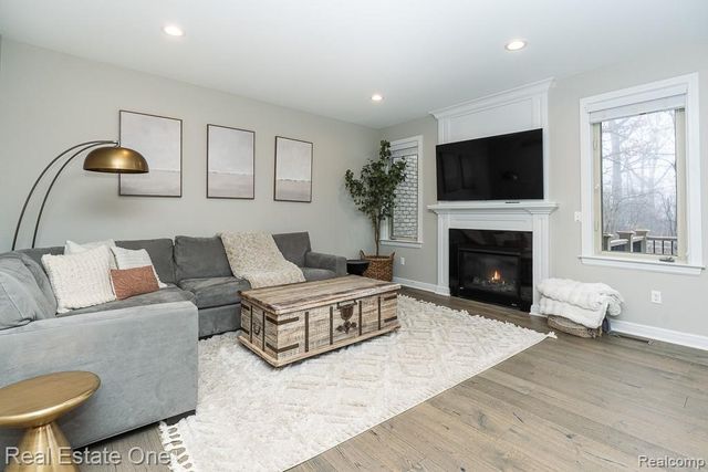 4165 Oak Arbor Court 19, Oakland Charter Township, MI 48306