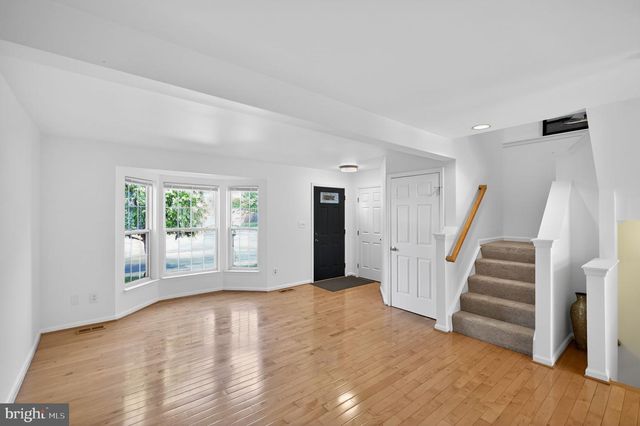9053 FALCON GLEN CT, Bristow, VA 20136