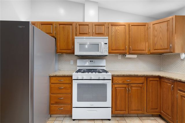 34 Queen Street, Cranston, RI 02920