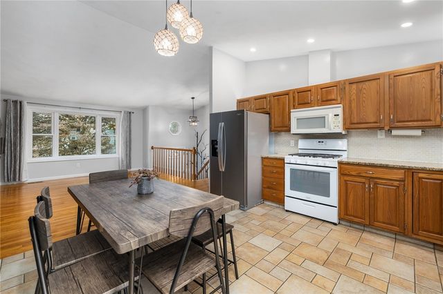 34 Queen Street, Cranston, RI 02920
