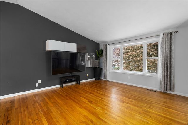 34 Queen Street, Cranston, RI 02920