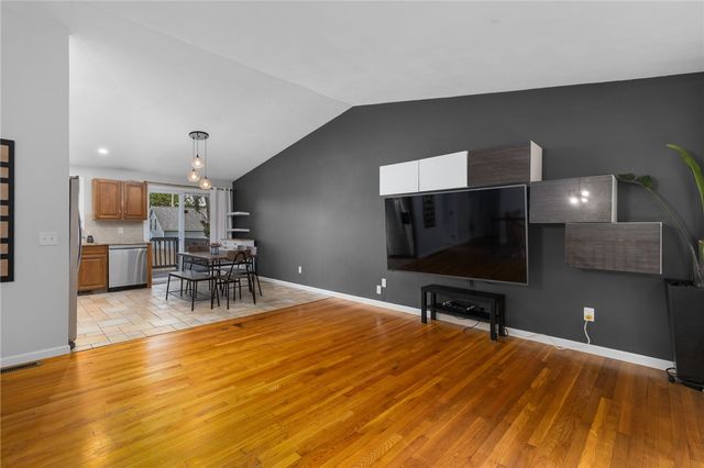 34 Queen Street, Cranston, RI 02920