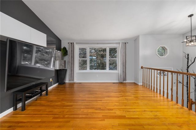 34 Queen Street, Cranston, RI 02920