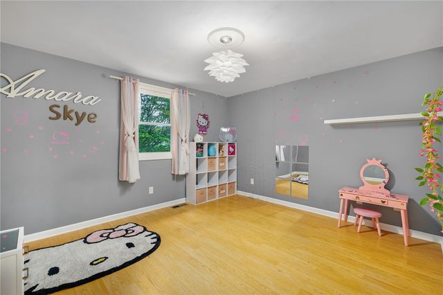 34 Queen Street, Cranston, RI 02920