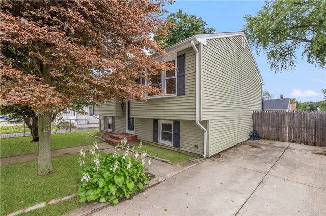 34 Queen Street, Cranston, RI 02920