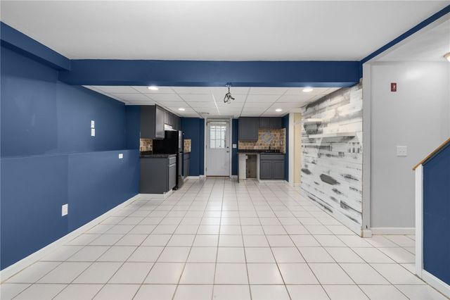 34 Queen Street, Cranston, RI 02920