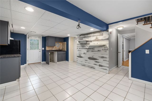 34 Queen Street, Cranston, RI 02920