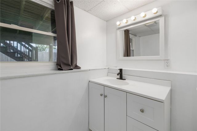 34 Queen Street, Cranston, RI 02920