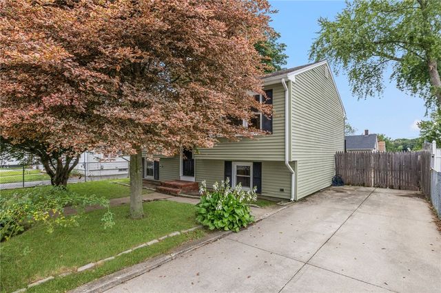 34 Queen Street, Cranston, RI 02920