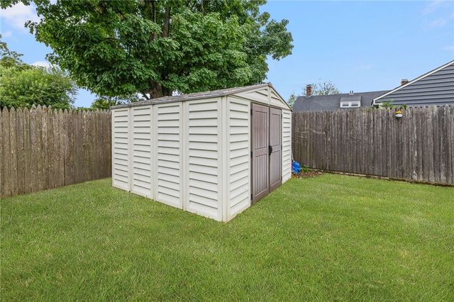 34 Queen Street, Cranston, RI 02920