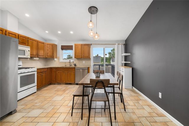 34 Queen Street, Cranston, RI 02920