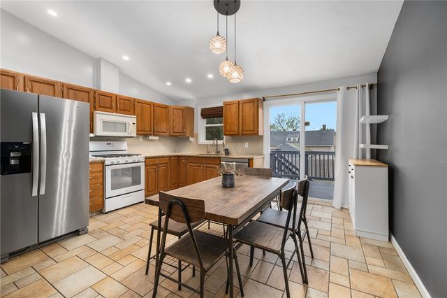 34 Queen Street, Cranston, RI 02920