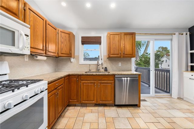 34 Queen Street, Cranston, RI 02920