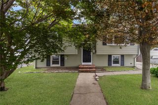 34 Queen Street, Cranston, RI 02920
