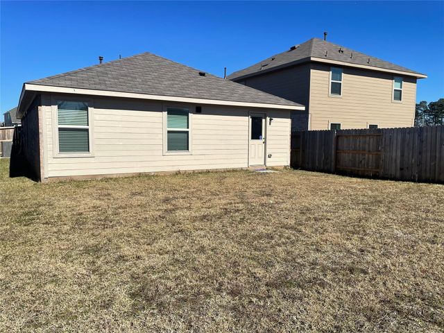 221 Crystal Bay Ln, Willis, TX 77378