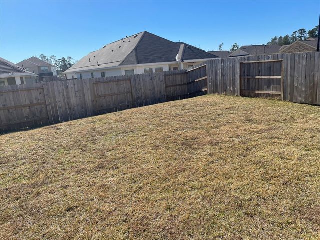 221 Crystal Bay Ln, Willis, TX 77378