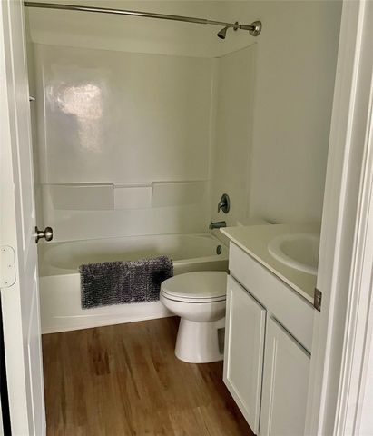 221 Crystal Bay Ln, Willis, TX 77378