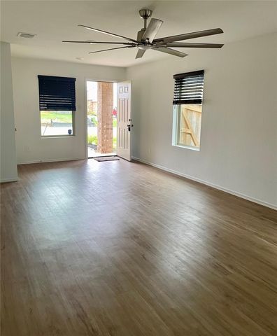 221 Crystal Bay Ln, Willis, TX 77378