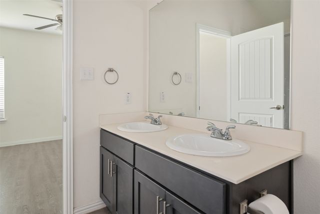 117 Willowbend Loop, Mabank, TX 75147