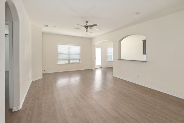 117 Willowbend Loop, Mabank, TX 75147