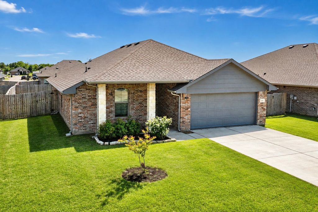117 Willowbend Loop, Mabank, TX 75147