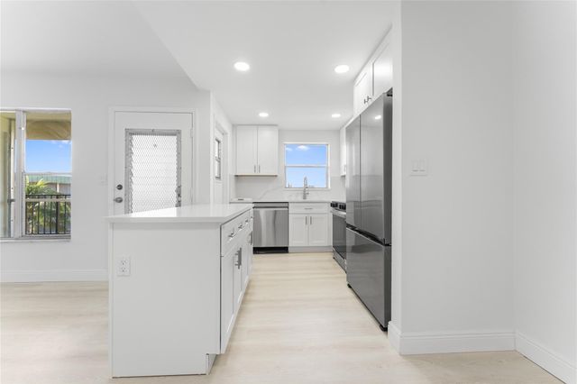 804 SE 7th Street 404, Deerfield Beach, FL 33441