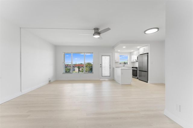 804 SE 7th Street 404, Deerfield Beach, FL 33441