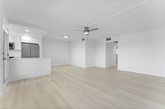 804 SE 7th Street 404, Deerfield Beach, FL 33441