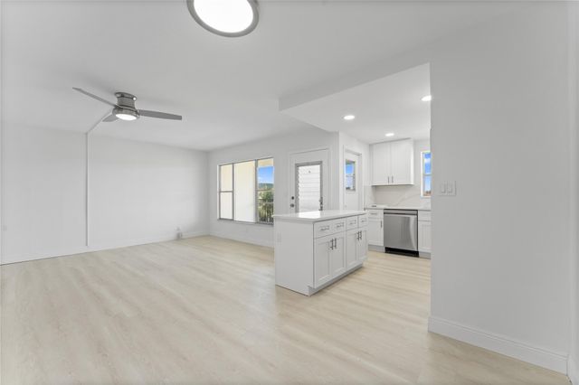 804 SE 7th Street 404, Deerfield Beach, FL 33441