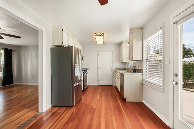 8325 Holly Dr, Citrus Heights, CA 95610