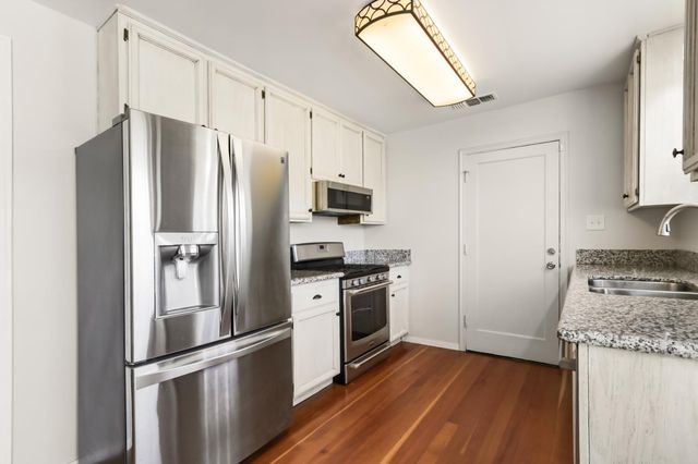 8325 Holly Dr, Citrus Heights, CA 95610