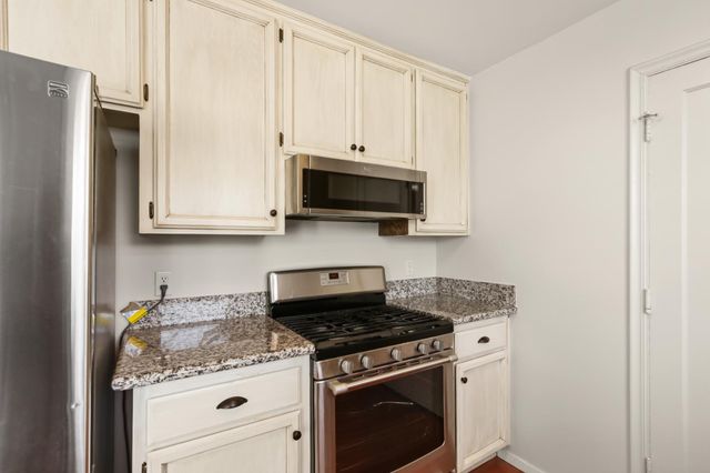 8325 Holly Dr, Citrus Heights, CA 95610