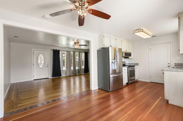 8325 Holly Dr, Citrus Heights, CA 95610