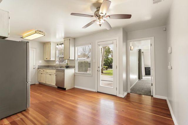 8325 Holly Dr, Citrus Heights, CA 95610