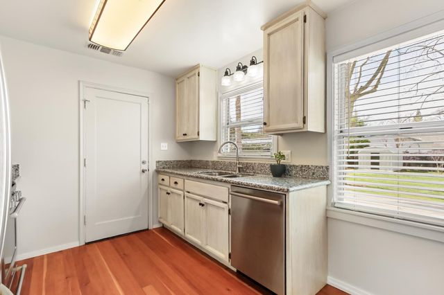 8325 Holly Dr, Citrus Heights, CA 95610