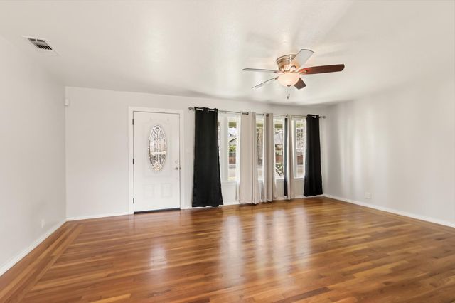 8325 Holly Dr, Citrus Heights, CA 95610