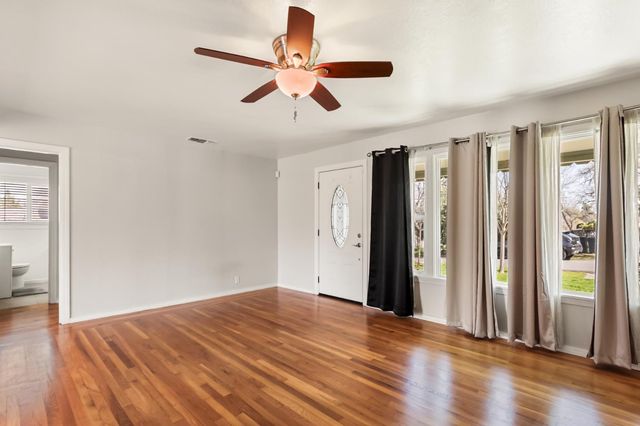 8325 Holly Dr, Citrus Heights, CA 95610