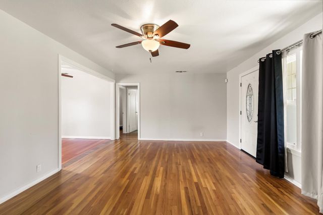 8325 Holly Dr, Citrus Heights, CA 95610