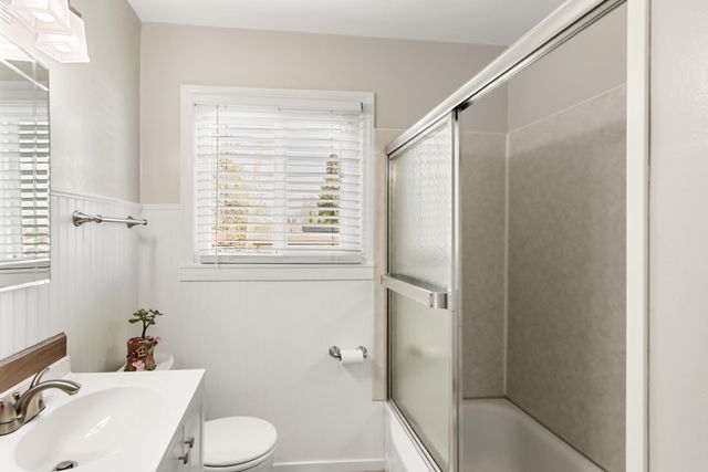 8325 Holly Dr, Citrus Heights, CA 95610