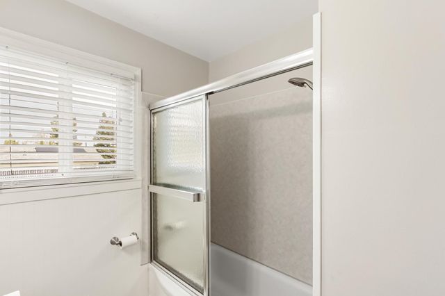 8325 Holly Dr, Citrus Heights, CA 95610