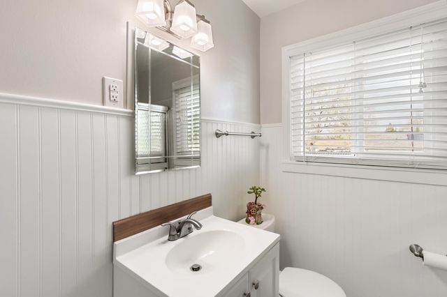 8325 Holly Dr, Citrus Heights, CA 95610