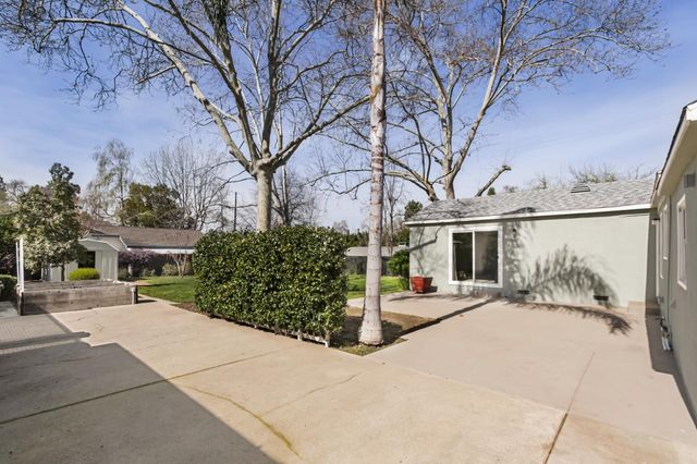 8325 Holly Dr, Citrus Heights, CA 95610