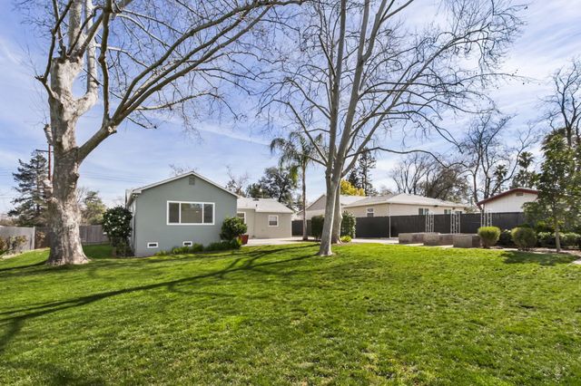 8325 Holly Dr, Citrus Heights, CA 95610