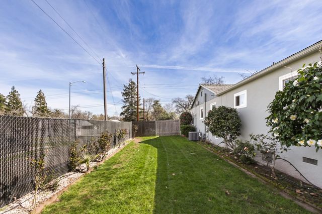 8325 Holly Dr, Citrus Heights, CA 95610