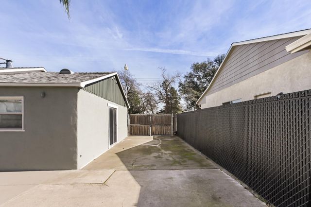 8325 Holly Dr, Citrus Heights, CA 95610