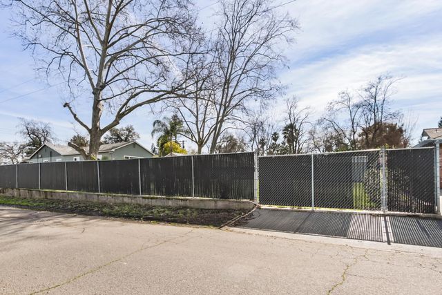 8325 Holly Dr, Citrus Heights, CA 95610
