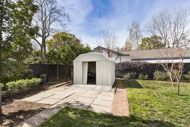 8325 Holly Dr, Citrus Heights, CA 95610