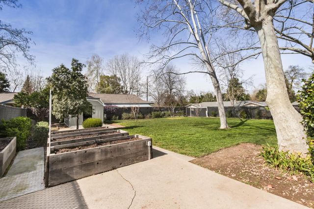 8325 Holly Dr, Citrus Heights, CA 95610