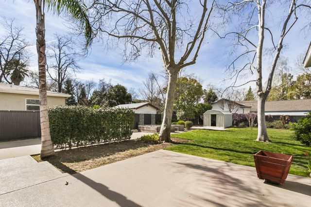 8325 Holly Dr, Citrus Heights, CA 95610